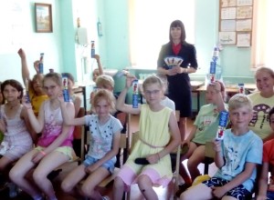 В период летних каникул дорожные полицейские проводят занятия с детьми в летних пришкольных лагерях Вышневолоцкого городского округа