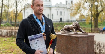 В фитнес-клубе Центральный в Вышнем Волочке уже год работает персональный тренер Александр Скобелев. Видео